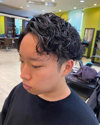 ミディアム パーマ メンズ メンズ特化 岸本 阪急六甲サロンドロイのヘアスタイル