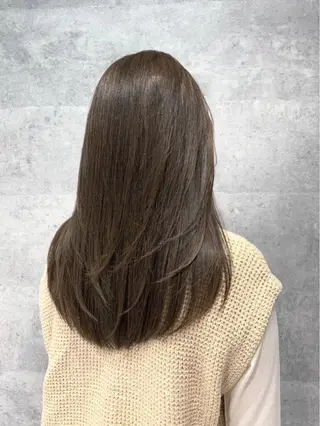 ミディアム カラー FOX 新菜のヘアスタイル