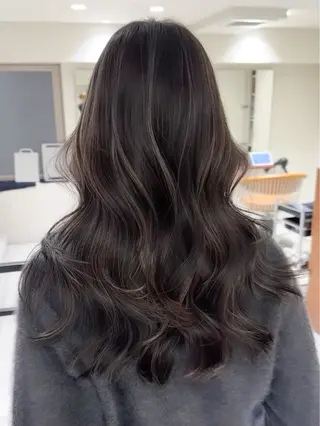 ロング カラー 新實 ゆりあのヘアスタイル