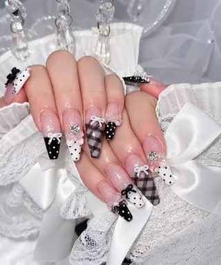 ネイル AUREA Nail 心斎橋店のネイルデザイン