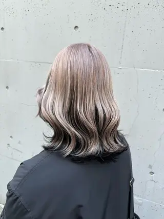 セミロング カラー ヘアアレンジ 🧸艶髪ハイトーン 🍪chan🍯のヘアスタイル