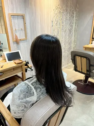 カラー 飯岡 セナのヘアスタイル