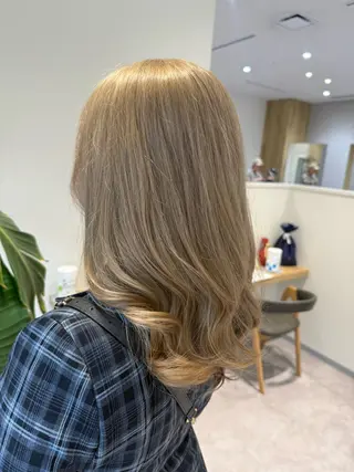 カラー 長谷川 紗羅のヘアスタイル