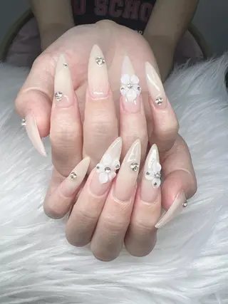 ネイル Lee Nailsのネイルデザイン