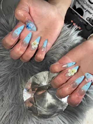 ミディアム YOKOSUKA NAILS💅🩶のネイルデザイン