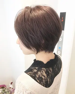 ショート 🎨艶感ニュアンス カラー🐬櫻井海星のヘアスタイル
