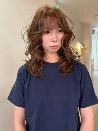 ミディアム カラー mizuki/ピンク ベージュ.レイヤーのヘアスタイル