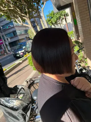 ショート moe  美髪矯正 ツヤツヤストレートのヘアスタイル