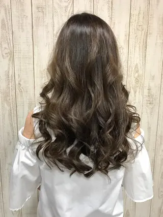 セミロング ロング ユウ イチのヘアスタイル