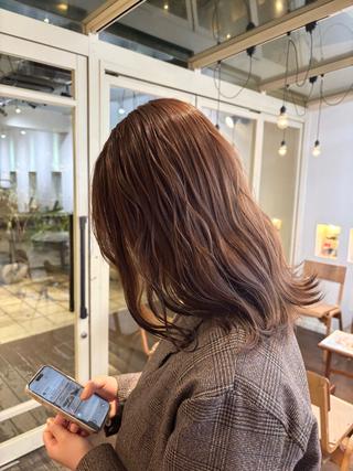 セミロング カラー くいた あやなのヘアスタイル