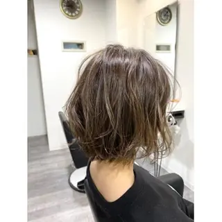 カラー 中山 海舟のヘアスタイル