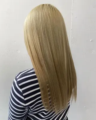 セミロング カラー ウルフカット レイヤーカット上柿のヘアスタイル