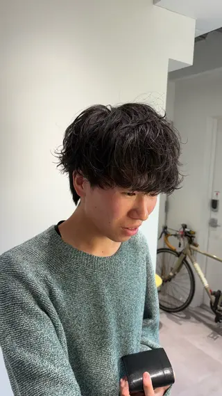 ミディアム パーマ メンズ 高橋 周のヘアスタイル