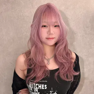 ロング YUI/ ハイトーン デザインカラーのヘアスタイル