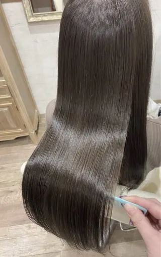 ロング 山口 栞奈のヘアスタイル