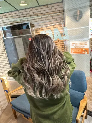 ロング カラー 難波ブリーチカラー 伊藤洋輝のヘアスタイル