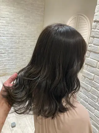 セミロング カラー 曲がる縮毛矯正 LIBER 岩名のヘアスタイル