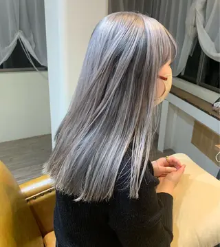 セミロング カラー 本間 結衣のヘアスタイル