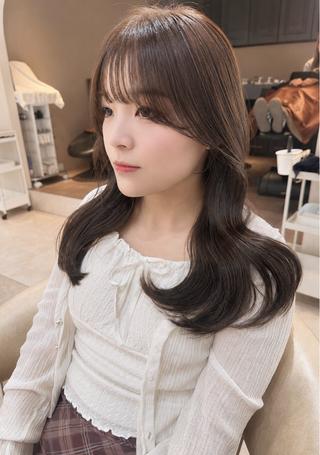 セミロング カラー Akane レイヤー/艶カラーのヘアスタイル