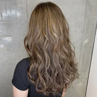 ロング 梅本 有希のヘアスタイル