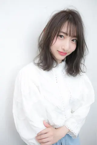ミディアム 浅香 美加のヘアスタイル