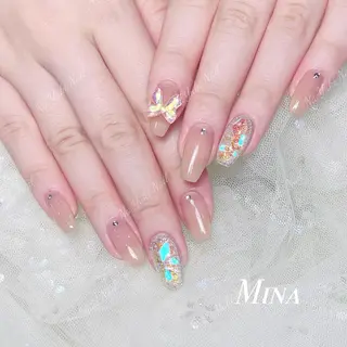 ネイル 🦋 Queenieのネイルデザイン
