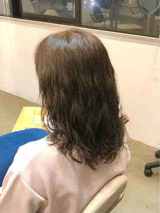 ロング カラー パーマ 透明感カラー レイヤー亀井唯登のヘアスタイル