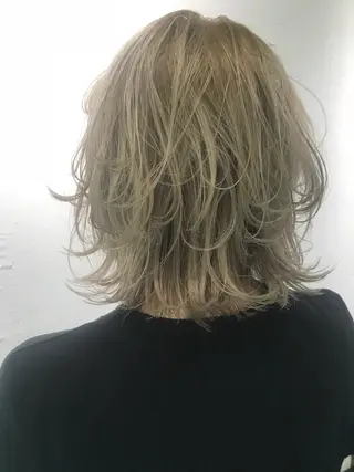 カラー 💓パーマ，💗 レイヤーカットのヘアスタイル