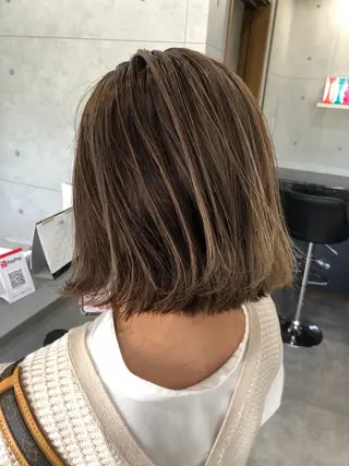ミディアム REVE 美容室のヘアスタイル