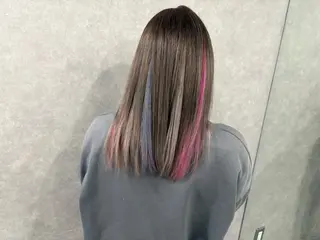 セミロング カラー がわ/ハイレイヤー /ハイトーンカラーのヘアスタイル
