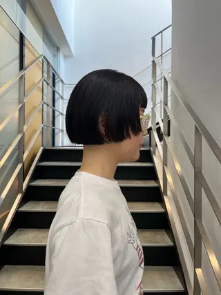 ミディアム ボブ/レイヤー/ ハッシュカット/河内のヘアスタイル