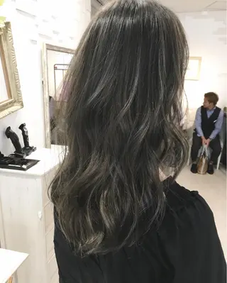 ミディアム セミロング エクステ(レミー毛) NINEのヘアスタイル
