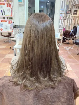 ロング 大澤 唯のヘアスタイル
