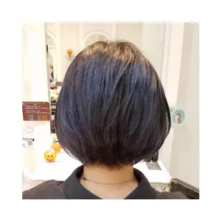 ショート カラー 荒山 栞奈のヘアスタイル