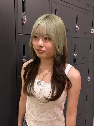 セミロング 🍒ベージュ×エンド カラー🍒まゆかのヘアスタイル