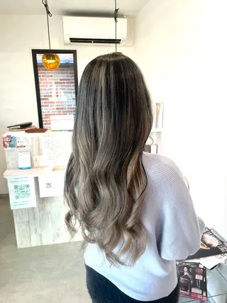 ロング カラー イロアイヘアー Renのヘアスタイル