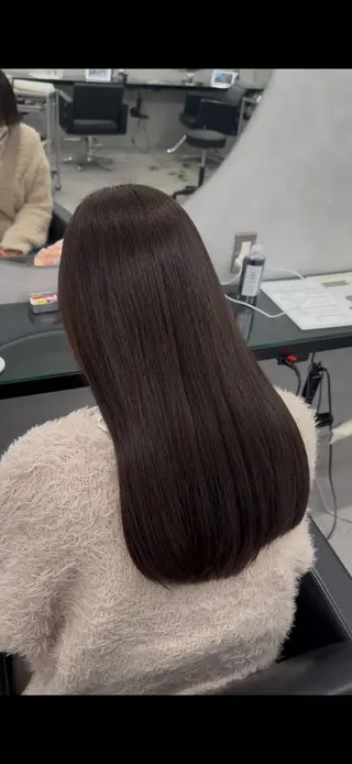 ロング ミルクティーカラー/ レイヤーカットAyaのヘアスタイル