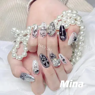 ネイル 🦋 Queenieのネイルデザイン