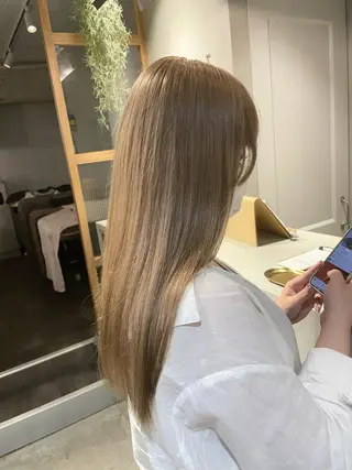 カラー ミルクティーベージュ ブリーチ🖤サヤカのヘアスタイル