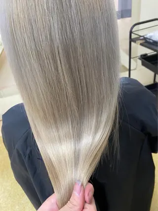 セミロング カラー ヘアアレンジ 💕上野美容師☁ ブリーチ💖サワのヘアスタイル