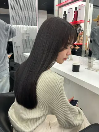 ロング カラー 抜け感レイヤー︴ ニュアンスカラーのヘアスタイル