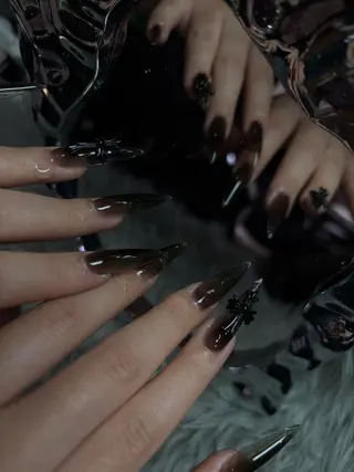 ネイル Dark Honey Ivyのネイルデザイン
