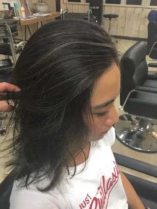 ミディアム カラー 鷺谷 玲奈のヘアスタイル