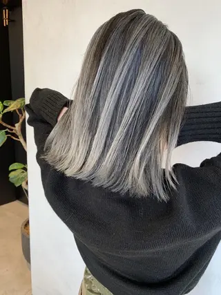 ショート カラー ili 梅田のヘアスタイル