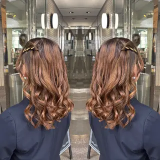 ミディアム ヘアアレンジ 💎ハイトーン/艶 カラー モエカ💎のヘアスタイル
