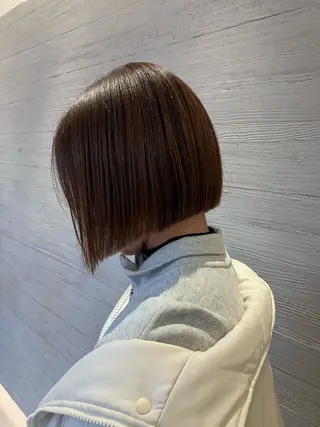 ショート サキ🤍ハイトーン 🪩レイヤーカットのヘアスタイル