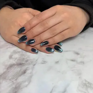 salon UNE LMA見習いスタッフのネイルデザイン