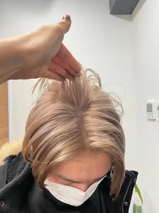 カラー ミルクティー× グレージュMOMOのヘアスタイル