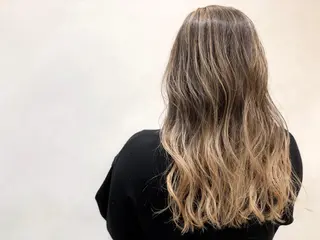 セミロング カラー ヘアアレンジ いしだ みさきのヘアスタイル
