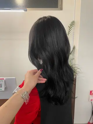 ロング 顔まわりレイヤー 透明感カラー🩵🩵のヘアスタイル